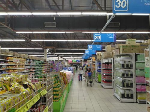 商品摆放舍不得拿 干净又卫生的马来西亚版大润发 NSK超市即景